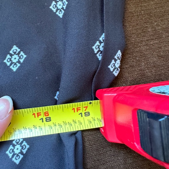 Pink Rose Black & White Cap Sleeves. Light Summer Blouse   SZ M - Picture 9 of 10